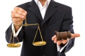 (المحامين ) تشكل فريقا قانونيا لملاحقة المسيئين للوطن وتاريخه المشرف
