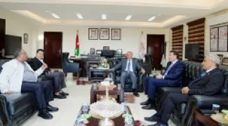 الصفدي يطلع على الانجازات التي حققتها سلطة إقليم البترا