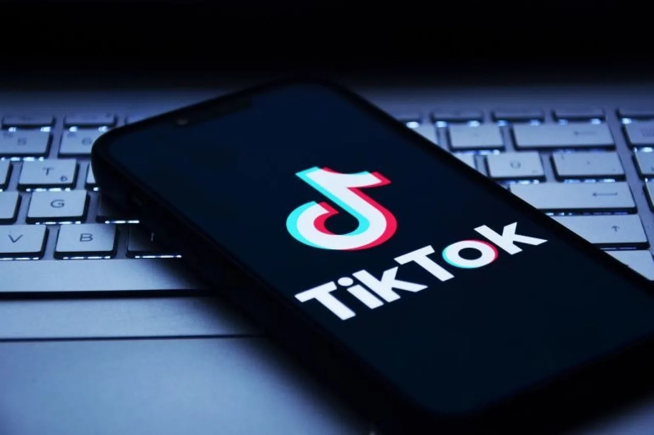 كيف يستغل المحتالون تطبيق تيك توك لإصابة المستخدمين بالبرامج الضارة