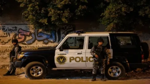 مصر… سيدة تقتل أطفالها الثلاثة خنقًا وتسلم نفسها للشرطة