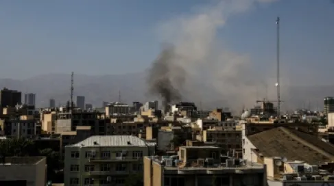 3 قتلى بعد إصابة سيارة إسعاف في قصف إسرائيلي على إيران