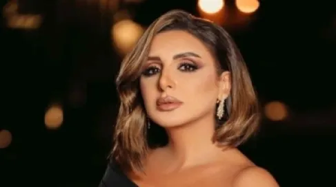 بسبب معجب: أنغام توقف حفلها بالكويت