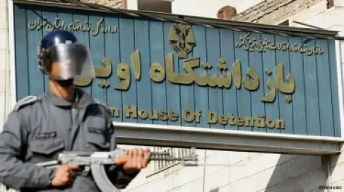 بالفيديو .. قصف إسرائيلي يستهدف بوابة سجن إيراني شهير .. وساعر يعلق : (تحيا الحرية)