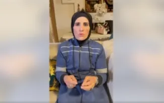 ام نمر : عصابة نساء تهاجمني.. أنا مخنوقة