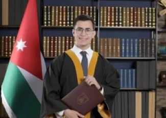 الطبيب زيد مهند جرار يختتم دراسته في كلية الطب بمعدل 4.0