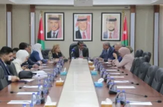 الإدارية النيابية توصي بإلغاء الشروط التقديرية الإقصائية وتعزيز التعيين عبر الكفاءة