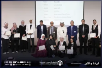 كلية الآداب والعلوم في عمان العربية تبرز مواهب طلبتها في عرض مسرحي مشوق بعنوان 