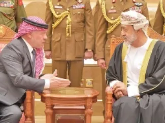 الملك وسلطان عُمان يبحثان سبل التهدئة الشاملة في الإقليم