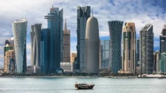 قطر تغلق المجال الجوي مؤقتا