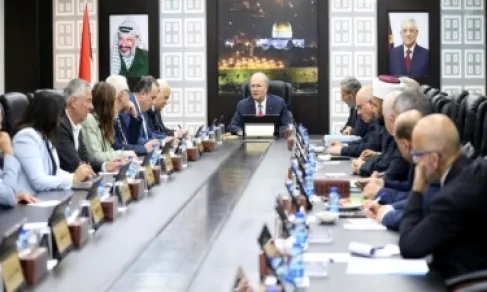 الحكومة الفلسطينية: قد نلجأ لإيقاف مؤقت لعمل بعض الدوائر الرسمية