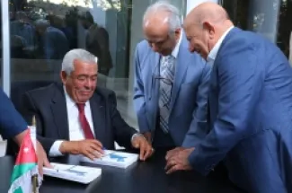 العلوم التطبيقية تستضيف ندوة لإشهار كتاب (شذرات من تاريخ الأردن) لعبدالرؤوف الروابدة - صور