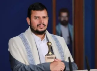 زعيم الحوثيين: لن نسمح بمرور بضائع ذات صلة بإسرائيل عبر البحر
