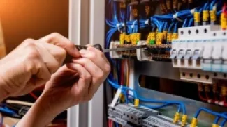 الكهرباء الأردنية تخفف قطع الخدمة عن المتعثرين بالسداد