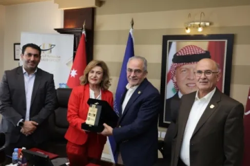 اتفاقية تعاون  بين عمان الأهلية وجمعية الحسين للتدريب والدمج الشامل