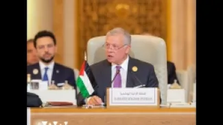الملك يغادر إلى الدوحة لترؤس الوفد الأردني في القمة العربية الإسلامية الطارئة