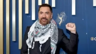 كوفيّة ورسائل سياسية في حفل توزيع جوائز إيمي