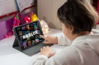 روبلوكس تواجه القضاء مجددا بعد انتحار مراهق