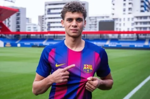 برشلونة تعاقد مع حمزة عبد الكريم على سبيل الإعارة من الأهلي المصري